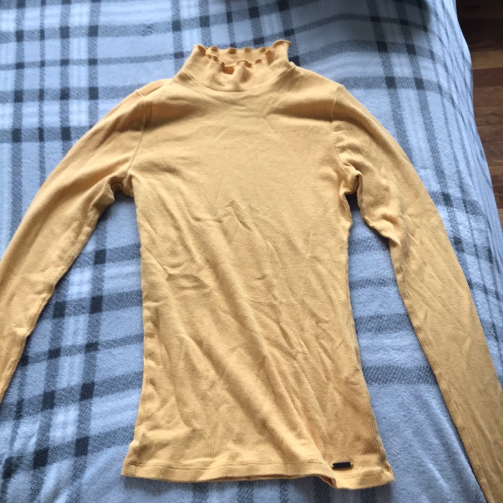 Hollister XS Mustard Slim Tee Turtleneck